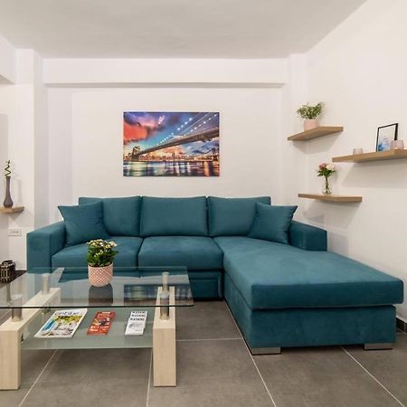 Appartamento Brand New Aprt With Backyard In Lycabettus Hill ! Atene Esterno foto