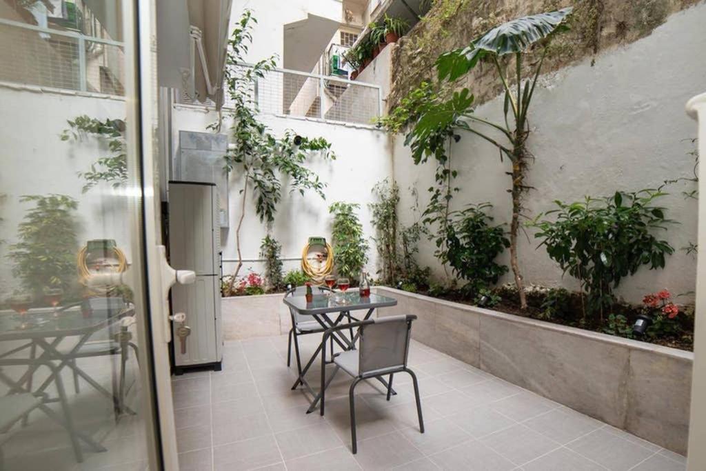 Appartamento Brand New Aprt With Backyard In Lycabettus Hill ! Atene Esterno foto