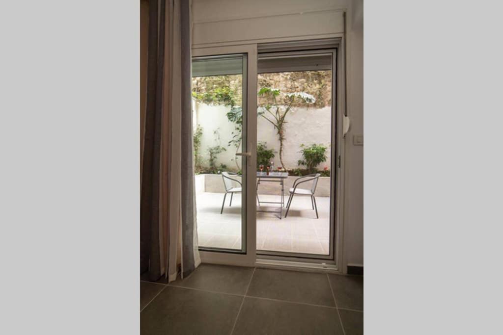 Appartamento Brand New Aprt With Backyard In Lycabettus Hill ! Atene Esterno foto