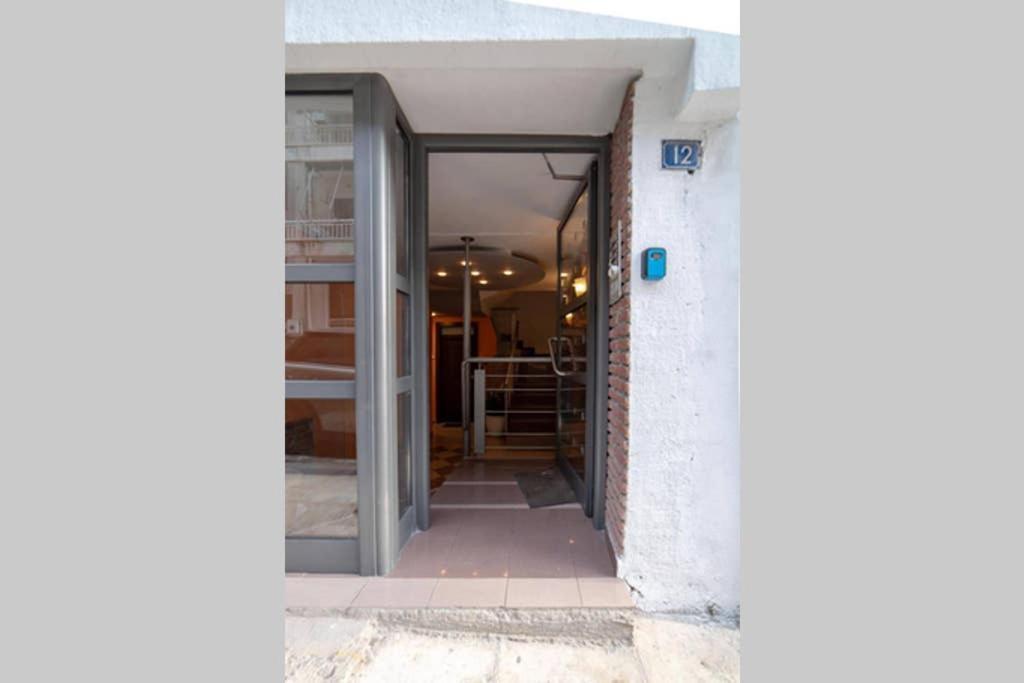 Appartamento Brand New Aprt With Backyard In Lycabettus Hill ! Atene Esterno foto