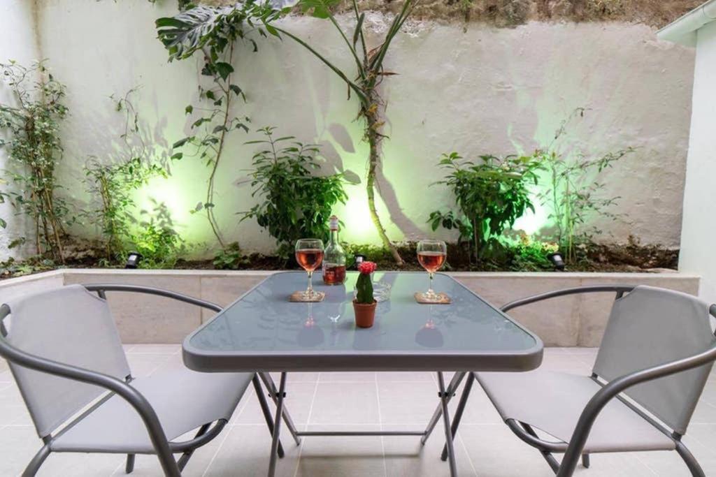 Appartamento Brand New Aprt With Backyard In Lycabettus Hill ! Atene Esterno foto